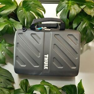 Thule Sweden Hard Shell Laptop Bag Crossbody Messenger Shoulder Bag Black